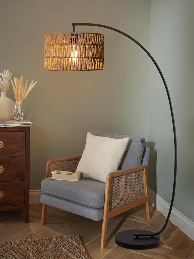 Abajur Boho em Rattan Osasy – Elegância Natural e Aconchegante