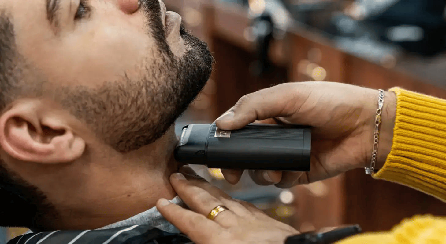 Máquina de Barbear Profissional Elétrica , Recarregável (Bateria de Lítio 150 min), Uso com ou sem fio, Design Clássico, Preto